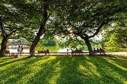 Hà Nội nắng đẹp, từ Trung Bộ đến Nam Bộ trời mưa