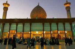 Tấn công khủng bố đền thờ ở Iran, 20 người chết