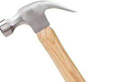 Bị từ chối tình cảm, con gái chủ quán bị nhân viên dùng búa đập vào đầu lúc rạng sáng