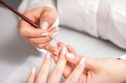 Tác hại khi sơn móng tay thường xuyên
