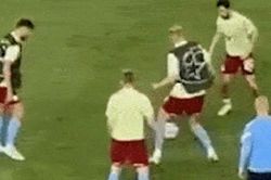 Haaland bị đồng đội 'xâu kim' 2 lần trong buổi tập của Man City