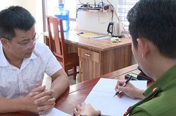 Khởi tố, bắt tạm giam đối tượng dúi thuốc lá đang cháy vào mặt chiến sĩ công an