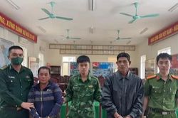 Bắt đôi nam nữ vận chuyển hơn 100kg pháo