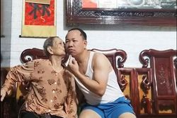 Cụ bà 95 tuổi bị lẫn đòi bố mẹ, đối đáp hài hước của người con gây xúc động