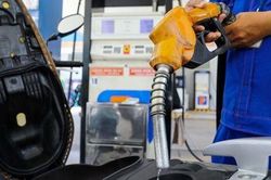 Thiếu hụt xăng dầu tiếp tục là đề tài nóng tại nghị trường Quốc hội