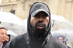Bị tẩy chay, Kanye West mất 2 tỷ USD trong một ngày