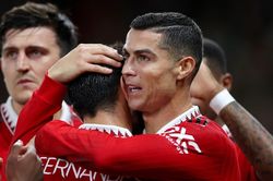 Ten Hag tin Ronaldo ghi hơn 20 bàn mùa này