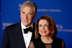 Kẻ cầm búa hô to tên bà Pelosi khi đột nhập tư gia