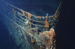Lý giải 'đốm sáng' gần xác tàu Titanic