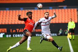 Soi kèo nhà cái Lorient vs Nice. Nhận định, dự đoán bóng đá Ligue 1 (23h30, 30/10)