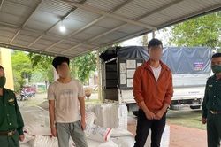 Truy đuổi 25km trên quốc lộ, chặn bắt xe chở hàng cấm
