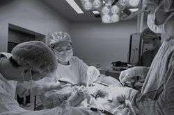 25 phút nguy cấp cứu sống thanh niên bị dao đâm vào tim
