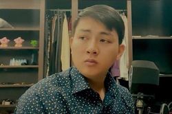 Hoài Lâm gây bất ngờ khi hát nhưng... không mở mắt