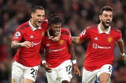 HLV Guardiola cảm nhận được mối đe dọa ngày càng lớn từ MU