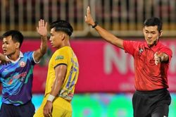 Quyết định sai lầm của trọng tài trận HAGL - Bình Định giúp Hà Nội FC thế nào?