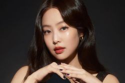 Jennie Blackpink gây choáng với gu thời trang táo bạo