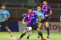5 đội V-League cùng 'trốn chạy' suất xuống hạng