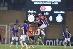 Vòng 22 V League 2022: Hà Nội làm gì phải vội…