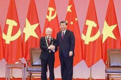 Tổng Bí thư, Chủ tịch nước CHND Trung Hoa Tập Cận Bình trao Huân chương Hữu nghị tặng Tổng Bí thư Nguyễn Phú Trọng
