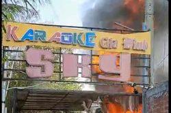 Bến Tre: Cháy quán karaoke đang bị đình chỉ hoạt động