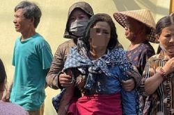 Con gái đổ xăng đốt nhà mẹ đẻ: Khi mét đất hơn tình mẫu tử