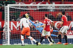 De Gea bắt xuất thần, MU thắng nghẹt thở