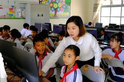 Đồng hành với học sinh vùng khó