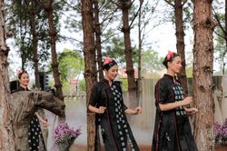 Chương trình trình diễn áo dài và thời trang lụa thổ cẩm tại Kon Tum