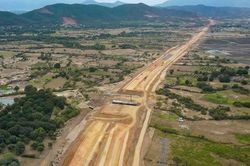 Cao tốc Bắc - Nam đoạn Cam Lộ - La Sơn xin gia hạn hoàn thành đến quý I năm 2023