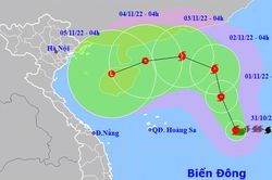 Bão số 7 giật cấp 12 cách quần đảo Hoàng Sa 590km, đang mạnh dần lên