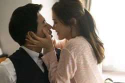 Bỗng dưng trở thành kẻ thứ ba khi người yêu lén cưới vợ, muốn chia tay nhưng không thể vì quá yêu