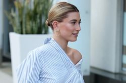 Rụng tóc, hói đầu vì trào lưu tạo kiểu giống Hailey Bieber
