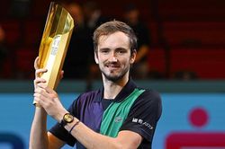 Bảng xếp hạng tennis tuần này: Medvedev áp sát Nadal, Lý Hoàng Nam tụt một bậc