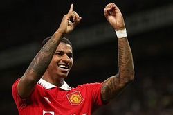 Man United sắp 'trói chân' Rashford