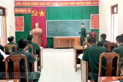 Dạy tiếng Lào cho 51 cán bộ, chiến sĩ biên phòng