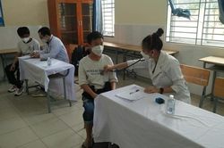 Ngành y tế TP Hồ Chí Minh lo ngại về tỉ lệ đồng thuận trẻ tiêm ngừa COVID-19 thấp