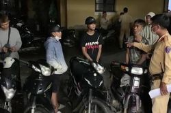 Mật phục, truy bắt nhiều 'quái xế' gây náo loạn đường phố Huế về đêm