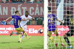 Vòng 23 V League 2022: 'Người lên ngựa, kẻ chia bào'