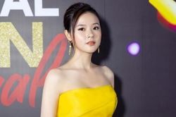 Midu xinh đẹp mong manh với trang phục dáng quây thanh lịch