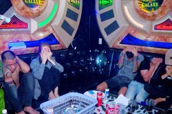 Công an ập vào quán karaoke, 43 'anh chị' dùng ma túy tháo chạy