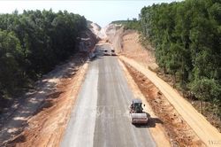 Yêu cầu xử lý nghiêm nhà thầu chậm tiến độ tại 4 dự án thành phần cao tốc Bắc - Nam