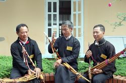Gìn giữ điệu khèn Mông