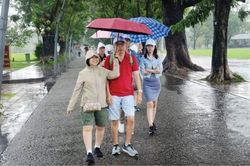 Dịch vụ du lịch Phát huy nội lực, tìm kiếm ngoại lực