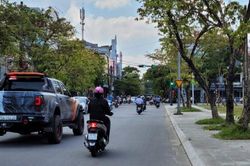 Kinh tế Xây dựng - Giao thông TP. Huế điều chỉnh, cắm biển báo giao thông một số tuyến đường
