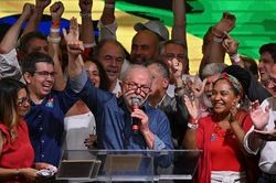 Sự trở lại ngoạn mục của ông Lula da Silva