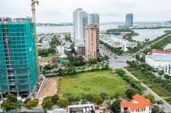 Hôm nay thu hồi đất của dân xây chợ, ngày mai chợ lại mọc ra nhà