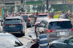Cấp bách giải pháp khắc phục tình trạng thiếu xăng dầu