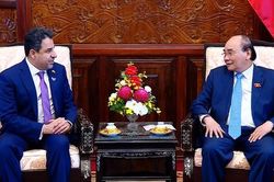 Chủ tịch nước Nguyễn Xuân Phúc tiếp Đại sứ Các tiểu vương quốc Arab thống nhất đến chào từ biệt
