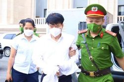 Cựu Thứ trưởng Bộ Y tế Cao Minh Quang chuẩn bị hầu tòa