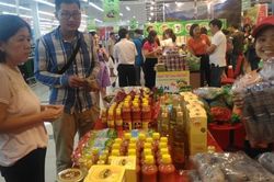 Hàng Việt, hàng Thái 'so găng'